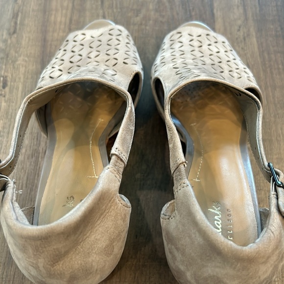 Clarks Artisan Jenness Energy Peep Toe Pump - Picture 8 of 10